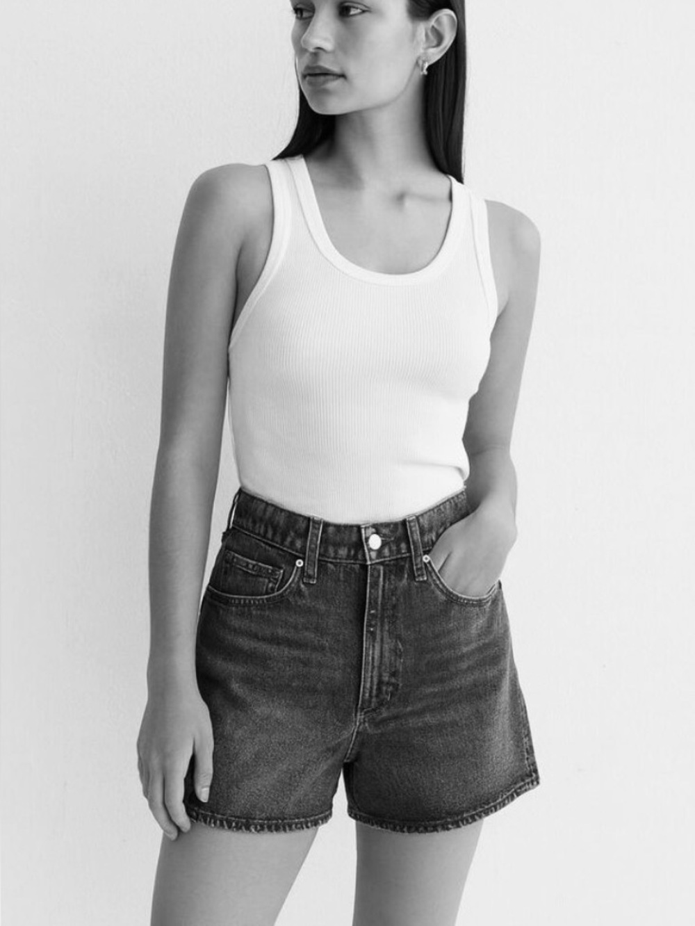 Aritzia Denim Forum The Joni Loose Short
Size: 28